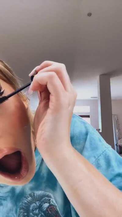 Posted on the Discord server. Link in comments for more like this. That mouth is so inviting.