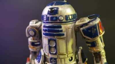 I made R2D2 a body. No ragrets.