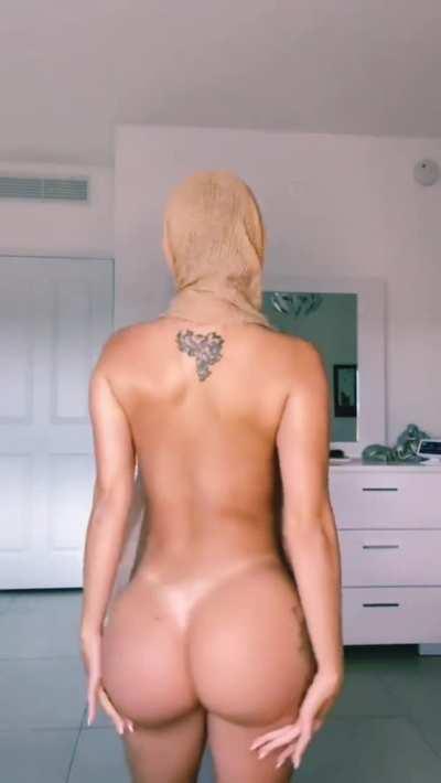 ANY LOVE FOR AN ARAB GIRL 💔 ? ( her free album in comment )