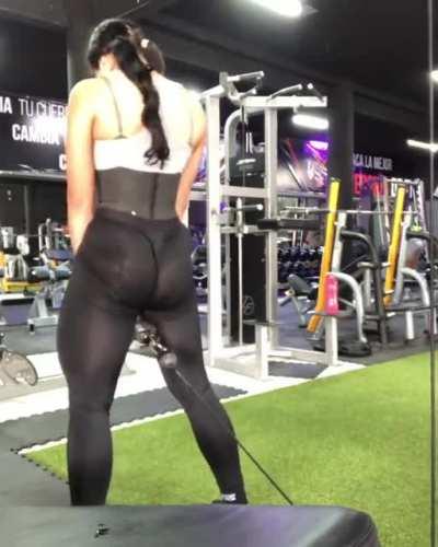 Classic juicy booty before she toned up her body...(cory_fit)