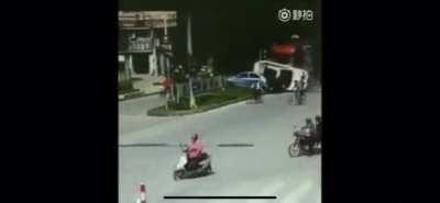 The Chinese ones rarely disappoint... D or V for the guy in the middle at the end?