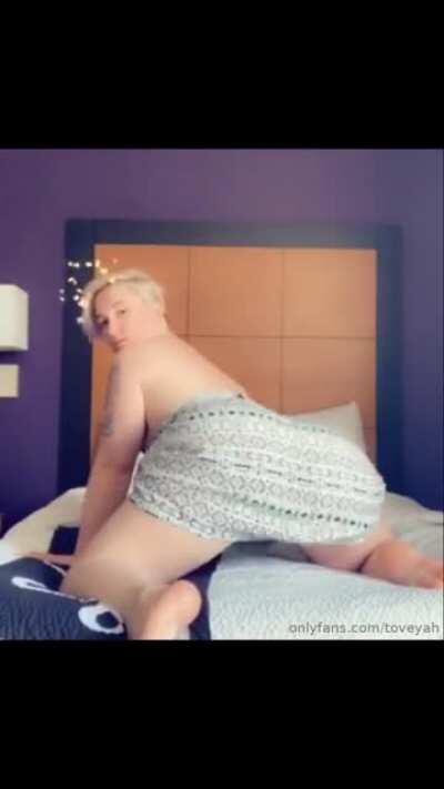 She is one of the freakiest Pawg’s on OF!