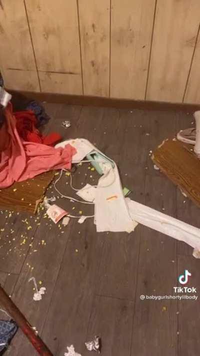 Ok which one of you put that sock there?