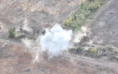 A Ukrainian Excalibur 155mm shell taking out a Russian T-80bv. Kherson oblast, Autumn 2022.