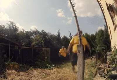 Szenen vom Emskirchener Ortseingang, wenn nach dem Lockdown die Pilgerung weitergeht