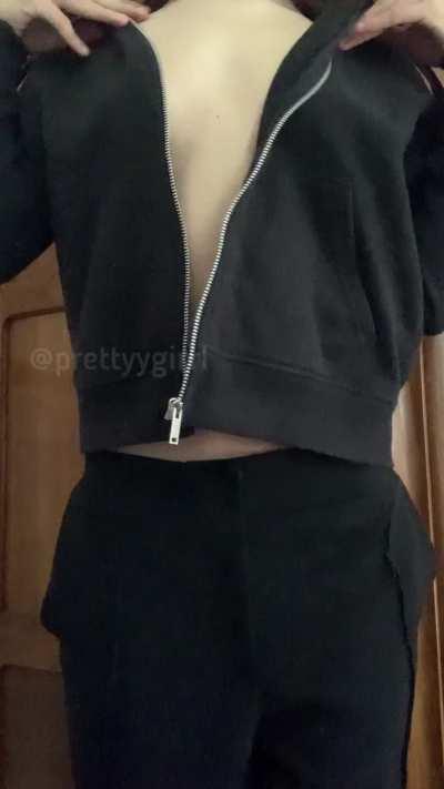 Wear black makes me even more pale