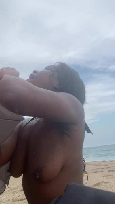 milking my man dry on the beach 💦😋