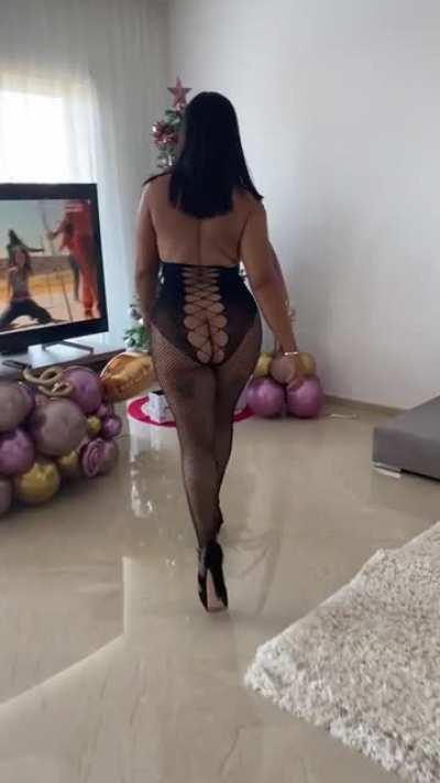 Do we like big tits, wide hips, heels ? So here I am 🦸🏽‍♀️ (f)40