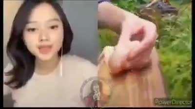 Kkkkk as mina pira num frango