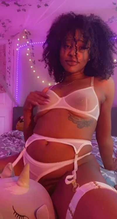 Who wants to replace my pillow with their face