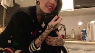 Streamers Cat dying inside