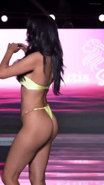 Jaskiran Kaur is a hottie!!