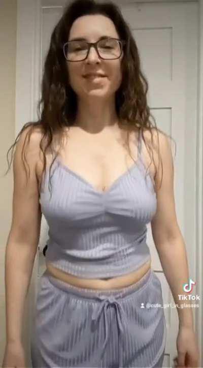 cute_girl_in_glasses