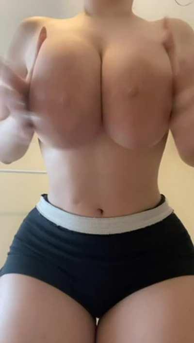 Fuckdoll titties and a tiny waist