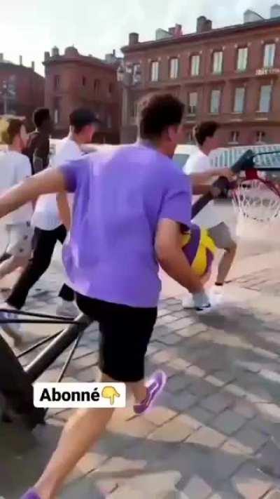 She shoots, guys go wild!