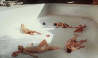 Alix Benezech, Manon Rey, Joana de Verona, Marc-Antoine Vaugeois, Rabah Zahi, Anthony Devaux - Je suis présent (FR2015) (2m34s) - De quoi crier 