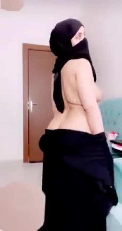 Hot arabian hoe 😘