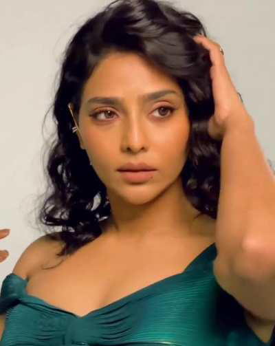 Momma, can't get over her look 