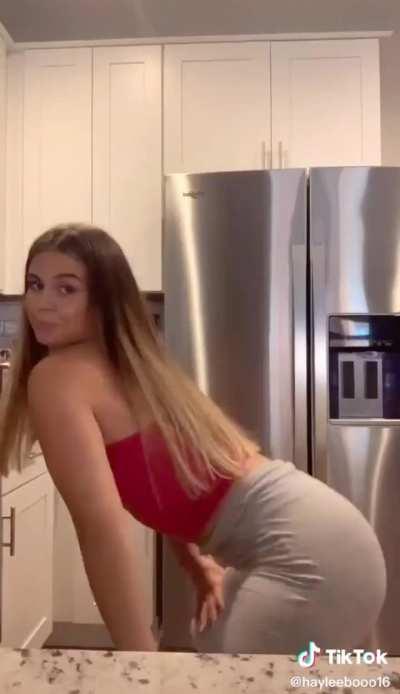 Throwback Thots (@hayleebooo16)