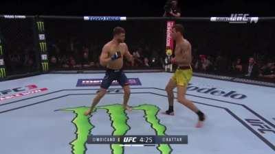 Renato Moicano Timing Calvin Kattar’s Committed Step With Low Kicks.