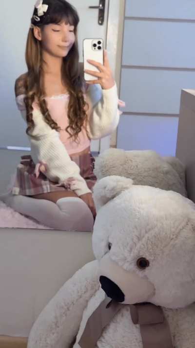 She's everything I'd love to be in front of a real male bud 🌸