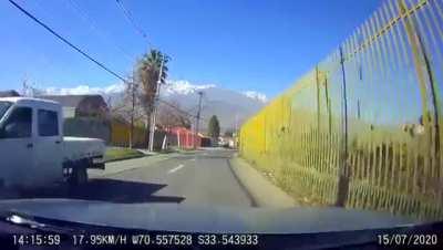 Car robbery ATTEMPT caught on camera.