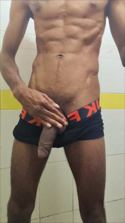 Hi bbc . Looking for a muslim pussy