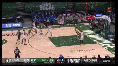 [Highlight] Double blocks from bucks and crowd erupts (with sound)