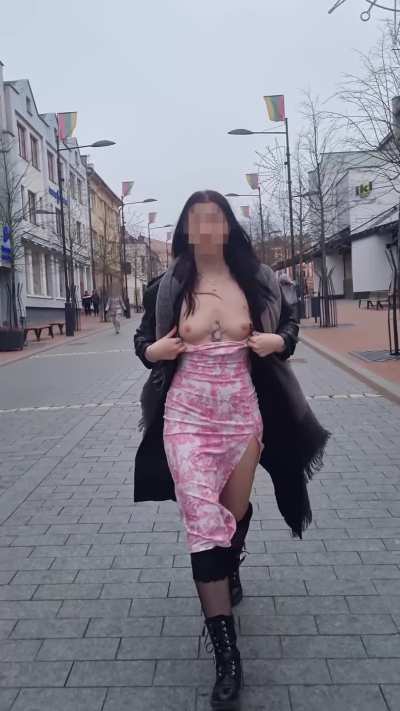 Dared to (f)lash my tits with many people around during a trip. Sorry for the stockings, ladies will know is not easy sometimes. Especially when you buy the ones meant for a garter belt,,,