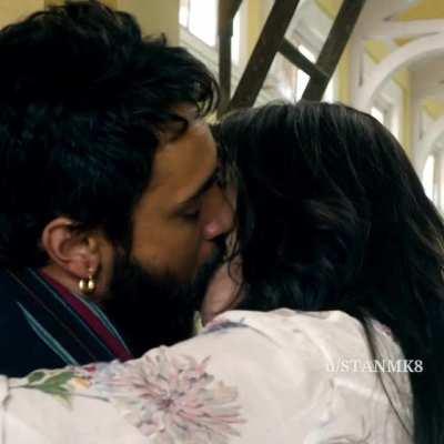 Anushka Sharma & Imran Kiss Scene In Matru Ki Bijlee Ka Mandola (2013)