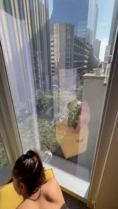 Do you ever look up while you walk? [f] [m]