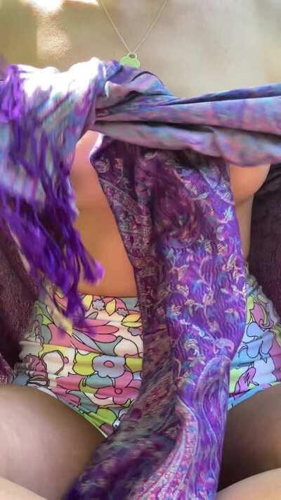 Upvote if you’d fill up my little 19yo pussy in the Forest.. 🤭🌳