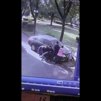 Letting your kid run in the street during rush hour, WCGW?