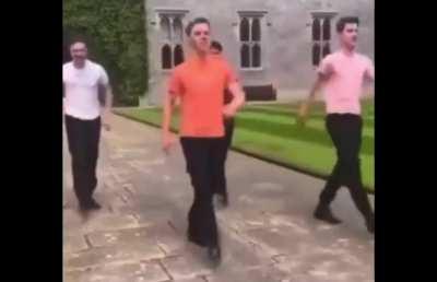 Asgores theme song got me like: