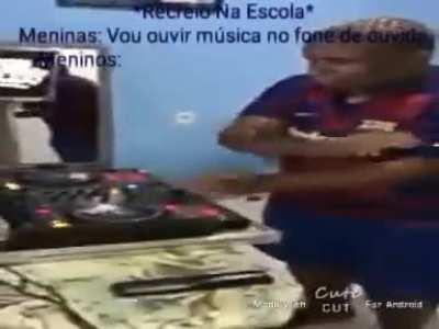 o veio com o cadeira estourada de som