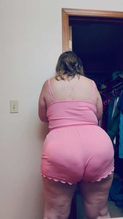 Dive head first into my Giant Ass you pathetic tiny, & keep eating and sniffing all my rancid gas until I say you can stop 😈