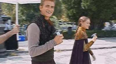 Found a cute lil gif of Hayden & Natalie with tiny fans