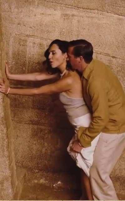 Gal Gadot has me throbbing