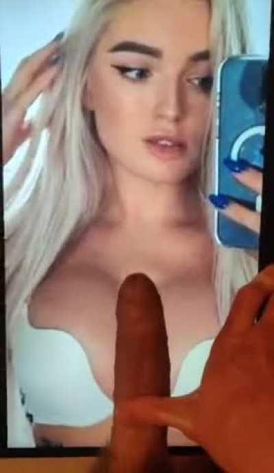 Doing titty fuck tribs now, read bio in profile before sending requests