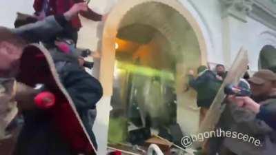 Clashes continue around the Capitol Building, as Trump rioters try to reclaim an Entry point from the remaining Capitol Police inside.