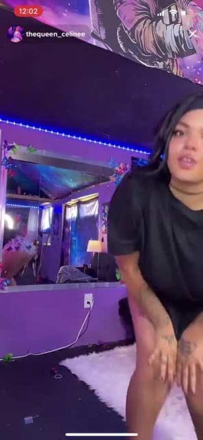 Looks like she had noontime claps in mind today