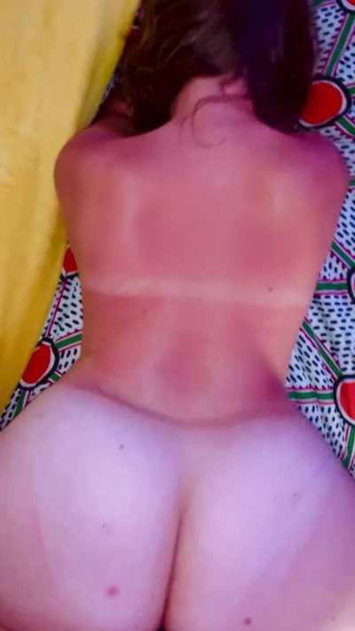 Pardon my tan lines. Hope the big butt makes up for it 😘😘