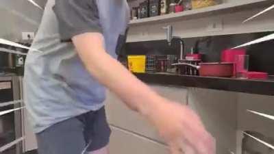 N resisti ao vídeo, tive Q bater a gloriosa