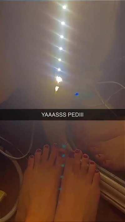 Chloe Flores on snap