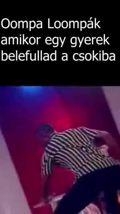 csak úgy kenik neki