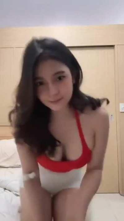 Anyone Know Her Name ?? Pls