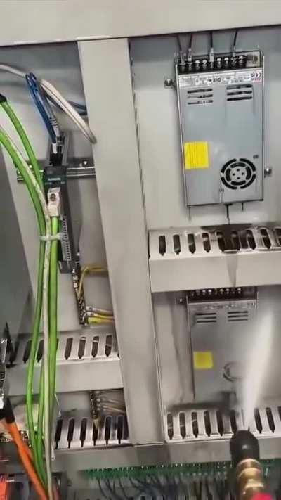 Cleaning energized electronics with hydrofluroether-based cleaner