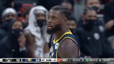[Highlight] Lance Stephenson knocks down the triple and brings back the guitar much to the delight of the Pacers crowd