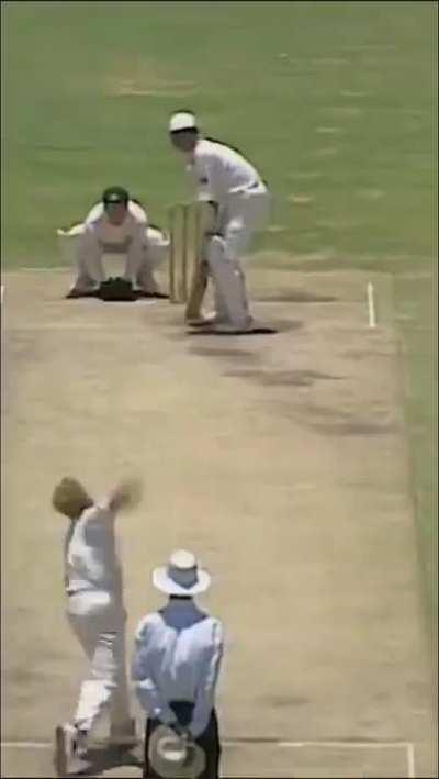 Spin King Shane Warne (RIP) weaving his magic!🏏