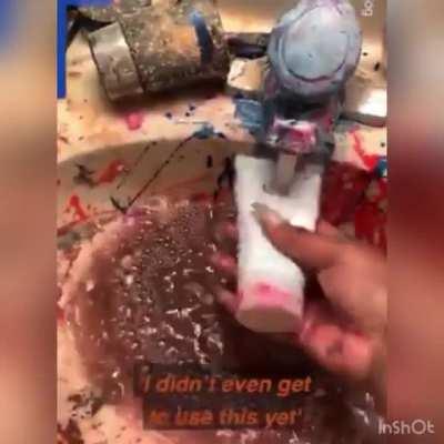 Дети поиграли макияжем